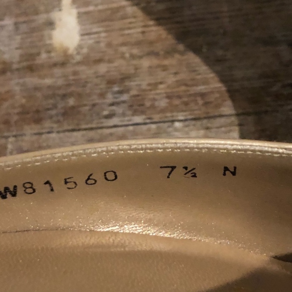 Champagne Stuart Weitzman 71/2 Narrow shoe - Picture 4 of 8